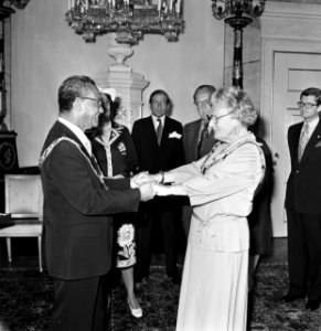 Koningin Juliana ontvangt de Surinaamse president Johan Ferrier op Soestdijk en , Bestanddeelnr 929-2084