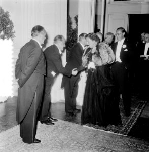 Koningin Juliana bezoekt het Concertgebouw, Bestanddeelnr 905-9437