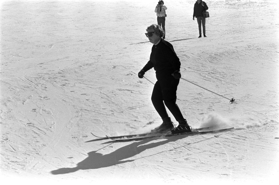 Koningin Juliana op ski's, Bestanddeelnr 922-1894