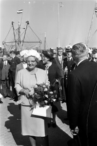 Koningin Juliana op de kade van Colijnsplaat, Bestanddeelnr 916-8394