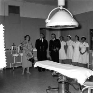 Koningin Juliana bezoekt het Marine Hospitaal in Overveen, Bestanddeelnr 906-5024