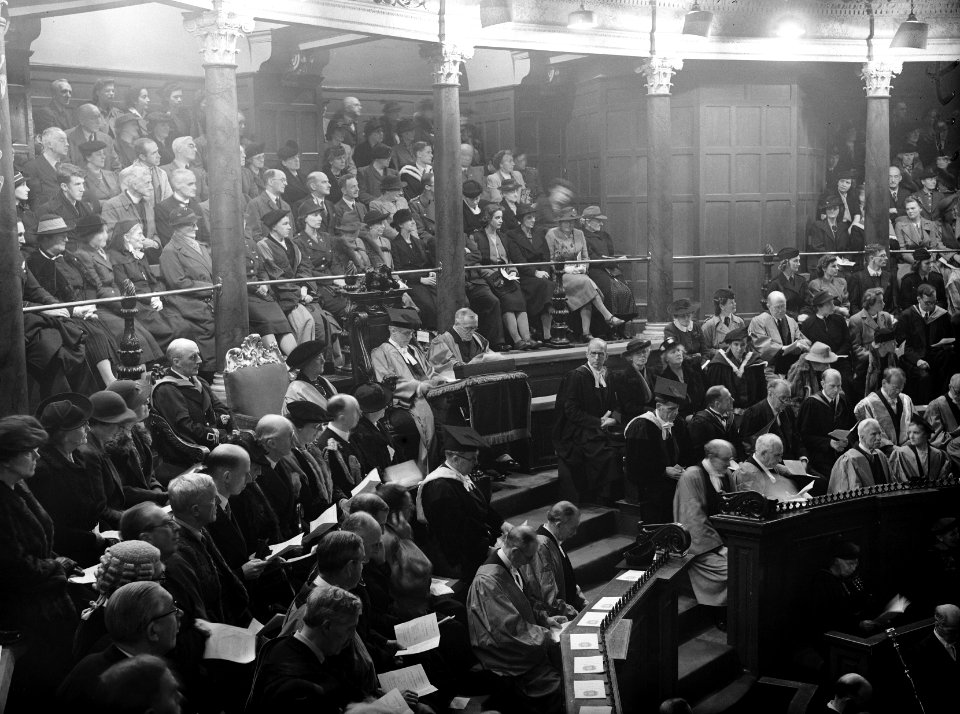 Koningin Wilhelmina ontvangt eredoctoraat van de Universiteit van Oxford. De kon, Bestanddeelnr 935-2166