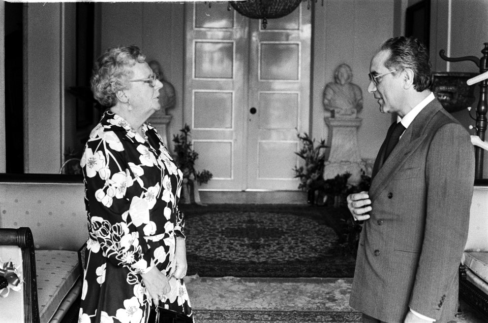 Koningin Juliana ontvangt voorzitter Europees Parlement, E Colombo, Bestanddeelnr 929-7008
