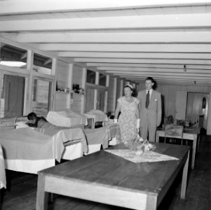 Koningin Juliana op bezoek in het Prinses Juliana Zendingshospitaal in Kabelstat, Bestanddeelnr 252-4331