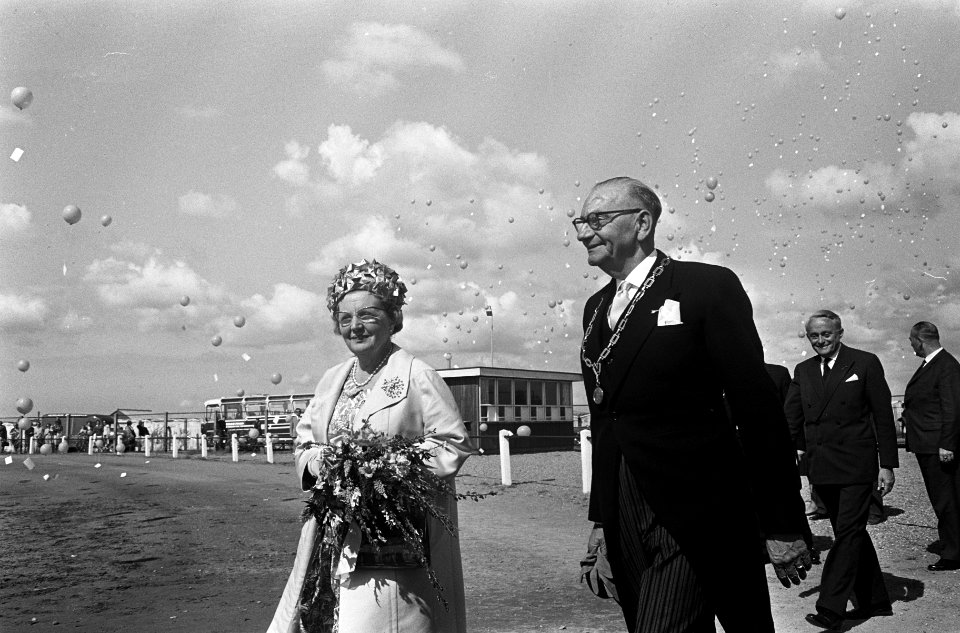 Koningin Juliana bezoekt Zuid Hollandse gemeenten, Bestanddeelnr 917-8099