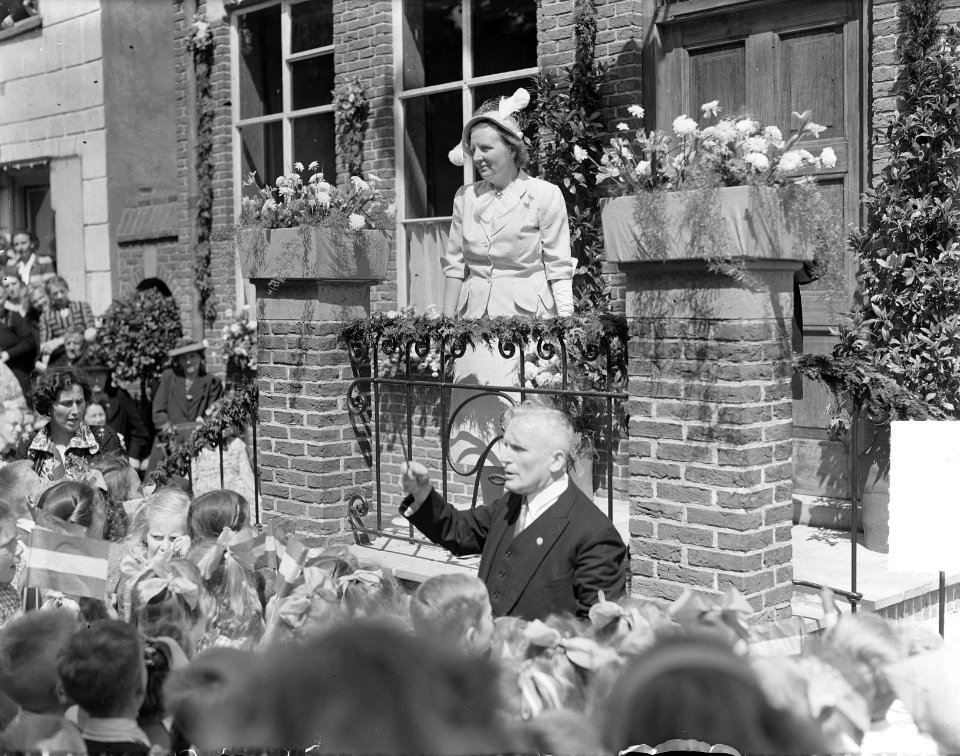 Koningin Juliana bezoekt Utrecht (door Wijk bij Duurstede), Bestanddeelnr 904-0086