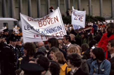 Koninginnedag, defile Soestdijk 1975, Bestanddeelnr 254-9664