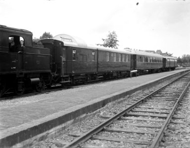 Koningin Wilhelmina in Tiel. De koninklijke trein, Bestanddeelnr 902-7849