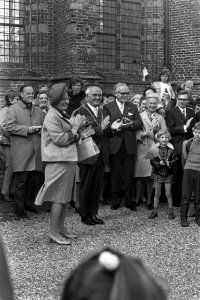 Koningin Juliana o.a. in gezelschap van de burgemeester van Kockengen, Bestanddeelnr 925-6314