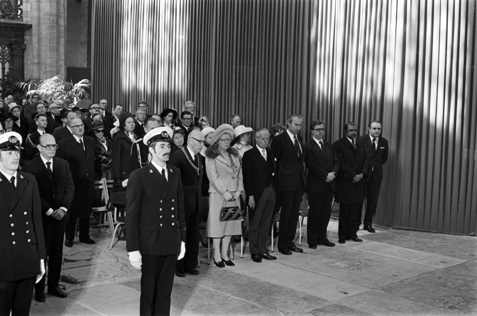 Koningin Juliana bij herdenking sterfdag Michiel Adriaensz. de Ruyter in Nieuwe , Bestanddeelnr 928-5389