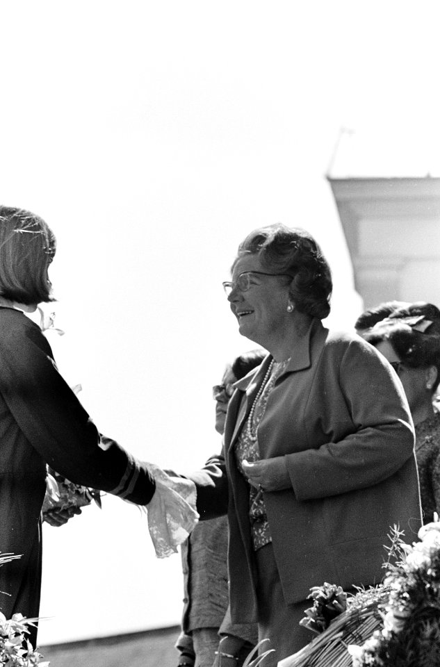 Koninginnedag, defilee op Soestdijk, 23 en 24 koningin Juliana, prins Bernhard, , Bestanddeelnr 919-0930