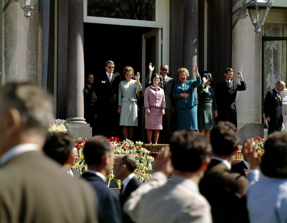 Koninginnedag, Beatrix, prinses, Bernhard, prins, Christina, prinses, Claus, pri, Bestanddeelnr 254-7807