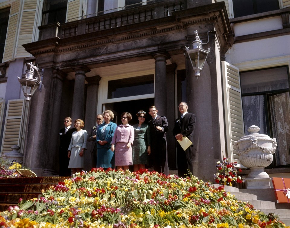 Koninginnedag, Beatrix, prinses, Bernhard, prins, Christina, prinses, Claus, pri, Bestanddeelnr 254-7804