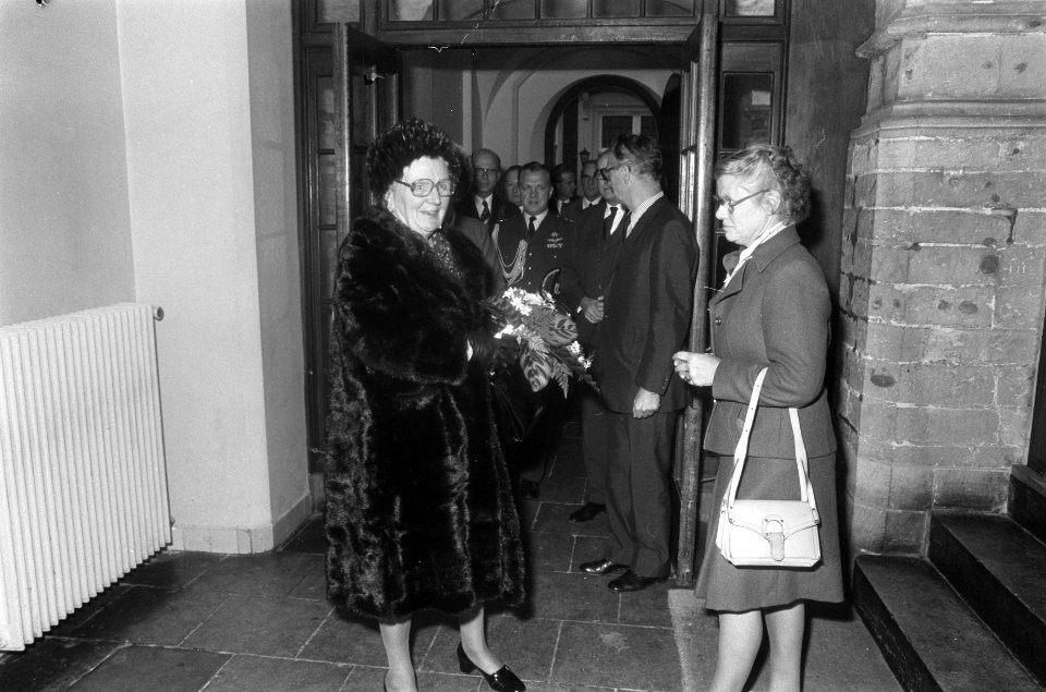Koningin Juliana bij reunie Stichting Vriendenkring oud-Natzweilers in Leiden, Bestanddeelnr 928-2313