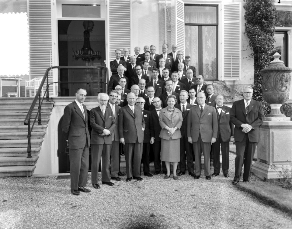 Koningin Juliana ontvangt een delegatie buitenlandse gasten, Bestanddeelnr 911-7154