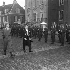 Koningin Juliana ontvangt op Paleis Huis ten Bosch de ambassadeur van van Jordan, Bestanddeelnr 915-7883