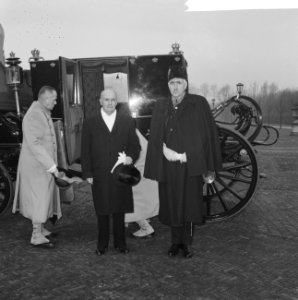 Koningin Juliana ontvangt op Paleis Huis ten Bosch de ambassadeur van Columbia, , Bestanddeelnr 915-7879
