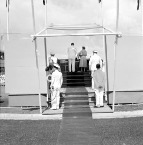 Koningin Juliana tijdesn haar bezoek aan het Stuyvesant-college in Willemstad, Bestanddeelnr 252-3690