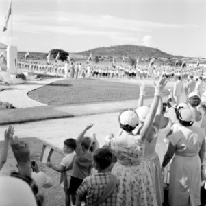 Koningin Juliana vertrekt uit Julianadorp, Bestanddeelnr 252-3687