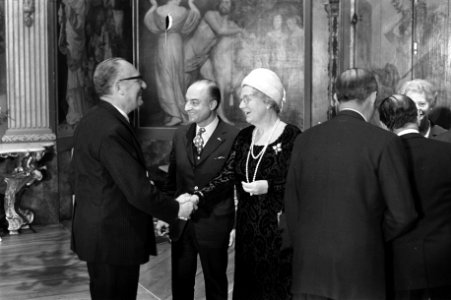 Koningin Juliana ontvangt Ministers van Buitenlandse Zaken van EEG-landen op Hui, Bestanddeelnr 926-0398