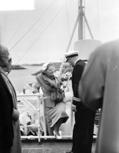 Koningin Juliana stelt te IJmuiden hospitaal-kerkschip De Hoop III in dienst, Bestanddeelnr 907-2225