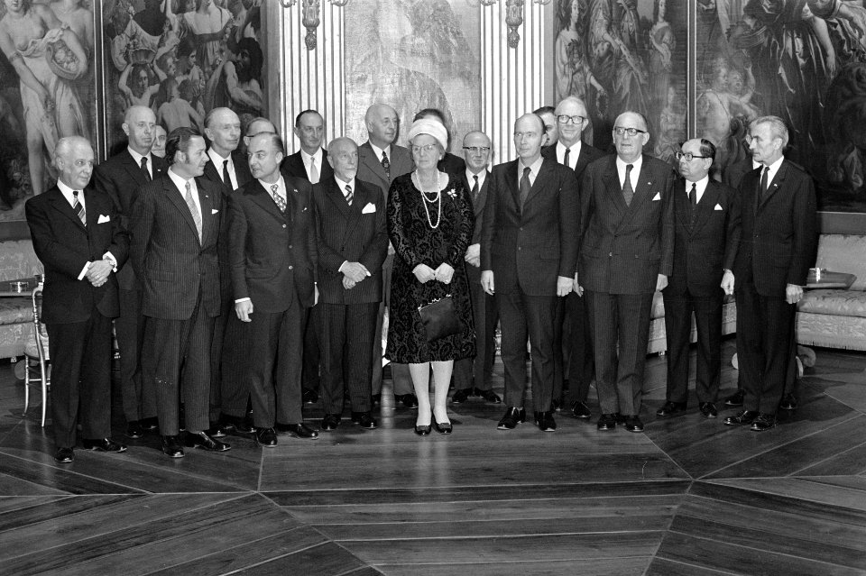 Koningin Juliana ontvangt Ministers van Buitenlandse Zaken van EEG-landen op Hui, Bestanddeelnr 926-0396