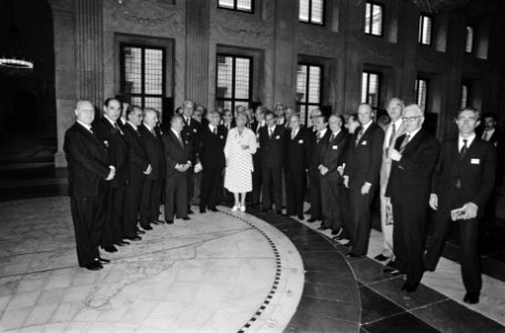 Koningin Juliana ontvangt leden van de Raad van Europa in het Paleis op de Dam i, Bestanddeelnr 929-7850