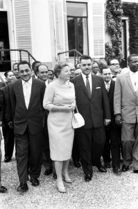 Koningin Juliana ontvangt de delegatie van de Nederlandse Antillen en Suriname o, Bestanddeelnr 911-2687