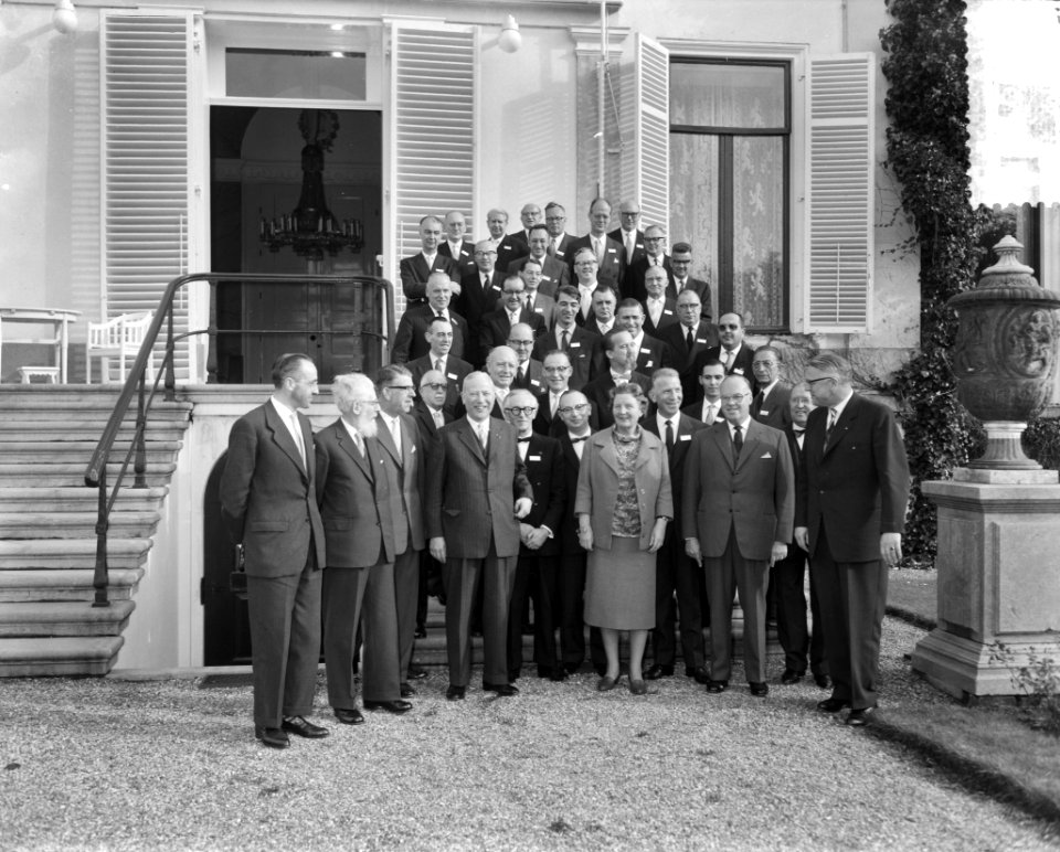 Koningin Juliana ontvangt een delegatie buitenlandse gasten, Bestanddeelnr 911-7153