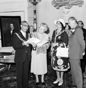 Koningin Juliana ontvangt de Surinaamse president Johan Ferrier op Soestdijk en , Bestanddeelnr 929-2087