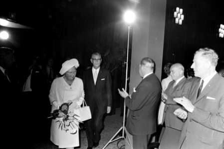 Koningin Juliana woont Onafhankelijkheidscongres Expoge 1945-1970 bij in Stadsdo, Bestanddeelnr 923-5844