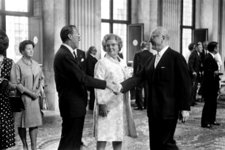 Koningin Juliana ontvangt deelnemers aan vergadering Internationaal Olympisch Co, Bestanddeelnr 923-5175