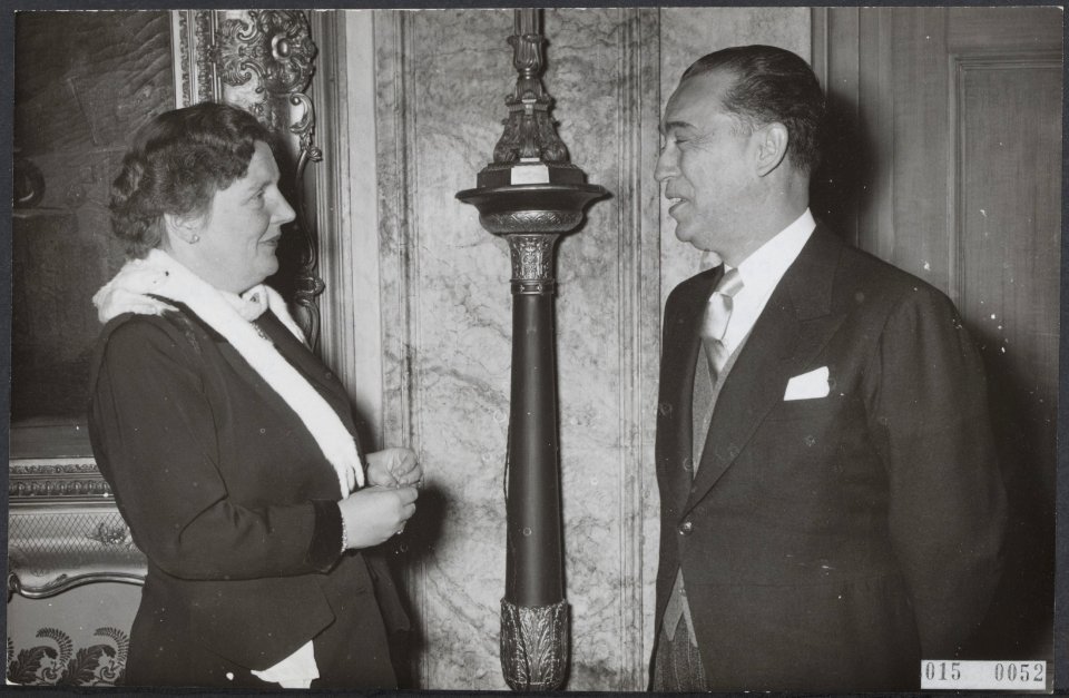 Koningin Juliana ontvangt Juscelino Kubitschek de Oliveira , president van Brazi, Bestanddeelnr 015-0052