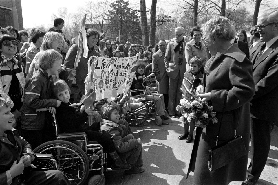 Koningin Juliana wordt verwelkomd, Bestanddeelnr 929-1334