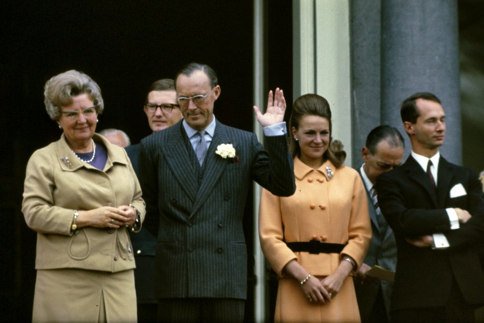 Koninginnedag, bordes Paleis Soestdijk nr. 12 HM, Prins Bernhard , Prinses I, Bestanddeelnr 254-8095