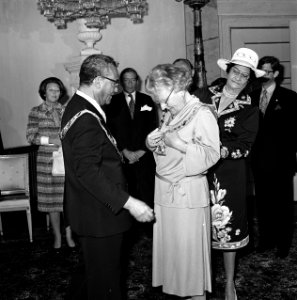 Koningin Juliana ontvangt Surinaamse president Johan Ferrier op Soestdijk en kri, Bestanddeelnr 929-2088
