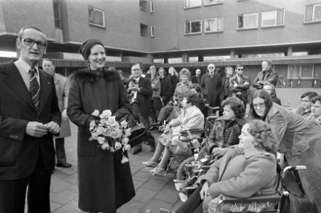 Koningin Margrethe en Koningin Juliana bezoeken Het Dorp in Arnhem Koningin M, Bestanddeelnr 928-2452