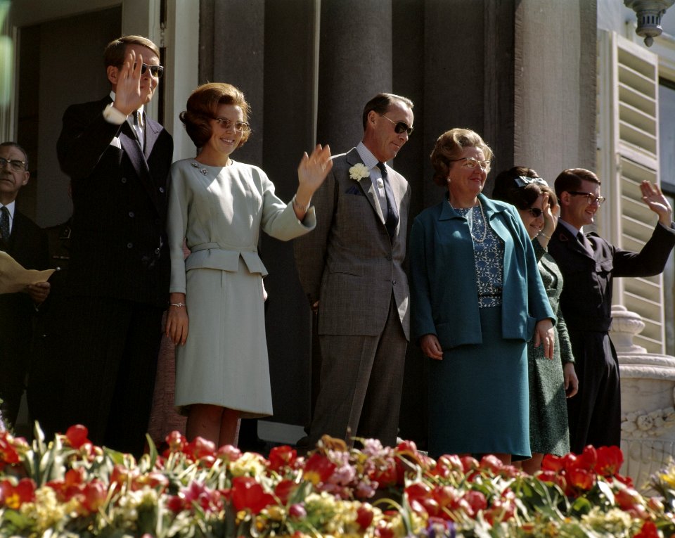Koninginnedag, Beatrix, prinses, Bernhard, prins, Christina, prinses, Claus, pri, Bestanddeelnr 254-7808