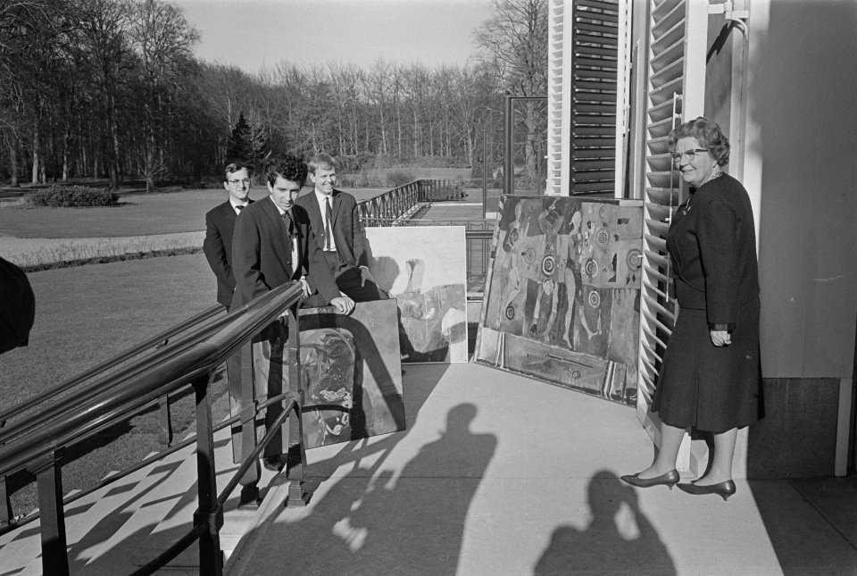 Koningin Juliana ontvangt bekroonden van het Koninklijk Instituut voor de Schild, Bestanddeelnr 917-4138