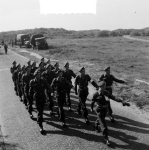 Koningin Juliana wandelmars te Kijkduin. Algemeen Depot KL-Schoonhoven, Bestanddeelnr 903-0273