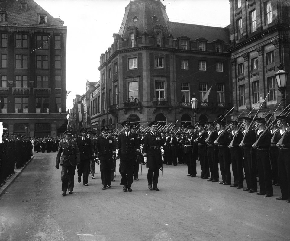 Koninginnedag. Parade op De Dam Amsterdam, Bestanddeelnr 903-3506