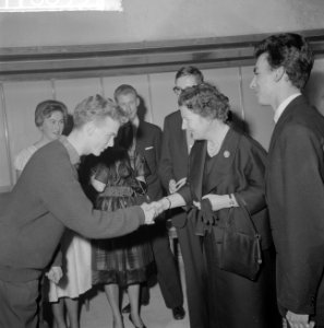 Koningin Juliana woont 9e lustrum bij van de Vrijzinnig Christelijke Studenten B, Bestanddeelnr 911-8855