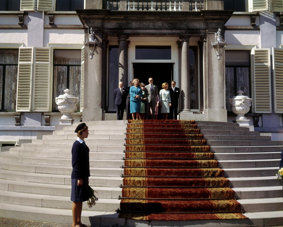 Koninginnedag, paleizen, defiles, Bernhard, prins, Juliana, koningin, Utrecht, Bestanddeelnr 254-7549