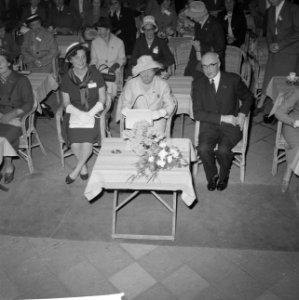 Koningin Juliana woont landdag bij van de Landelijke Unie van Vrouwelijke Vrijwi, Bestanddeelnr 911-2683