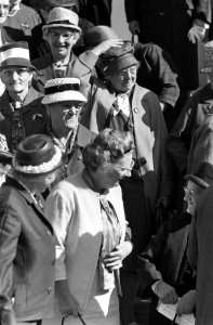 Koningin Juliana zangkoor van Rotterdamse bejaarden op Paleis Soestdijk ontvange, Bestanddeelnr 916-9166