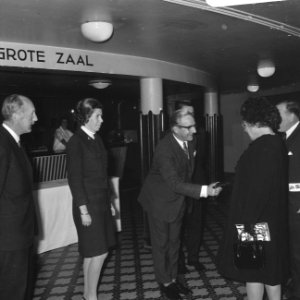 Koningin Juliana wordt verwelkomd, Bestanddeelnr 921-7214