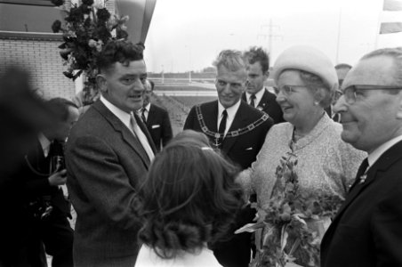 Koningin Juliana wordt welkom geheten, Bestanddeelnr 921-4701