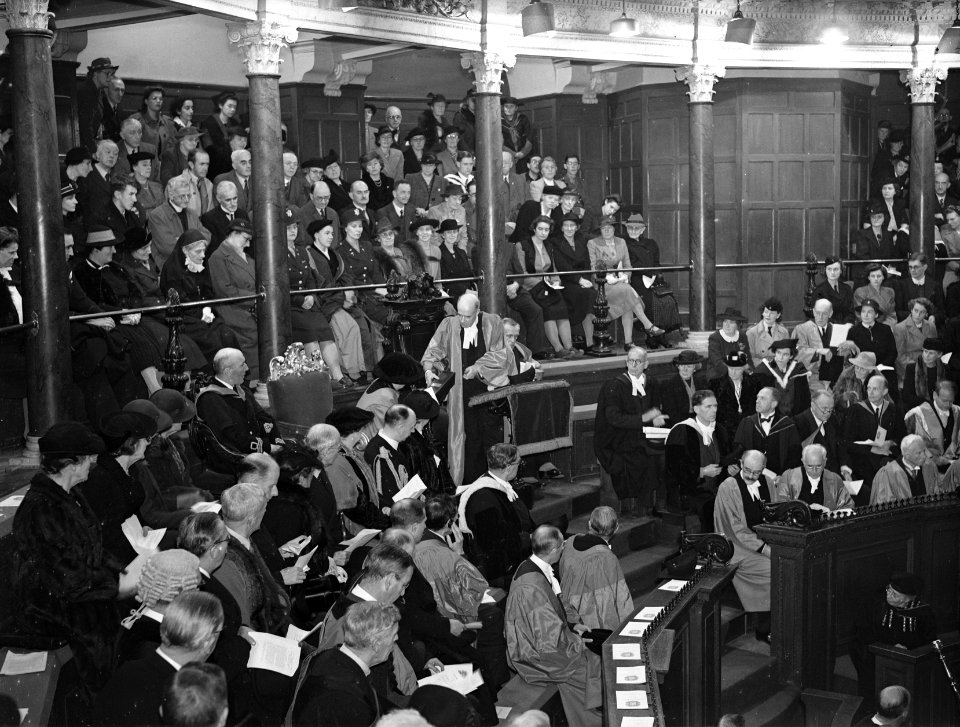Koningin Wilhelmina ontvangt eredoctoraat van de Universiteit van Oxford. De vic, Bestanddeelnr 935-2168