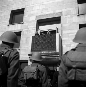 Koningin op het balkon van het stadhuis van Heerlen, Bestanddeelnr 900-4143