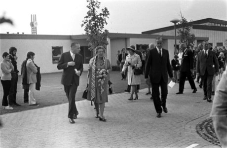 Koningin Juliana wordt rondgeleid, Bestanddeelnr 923-8707